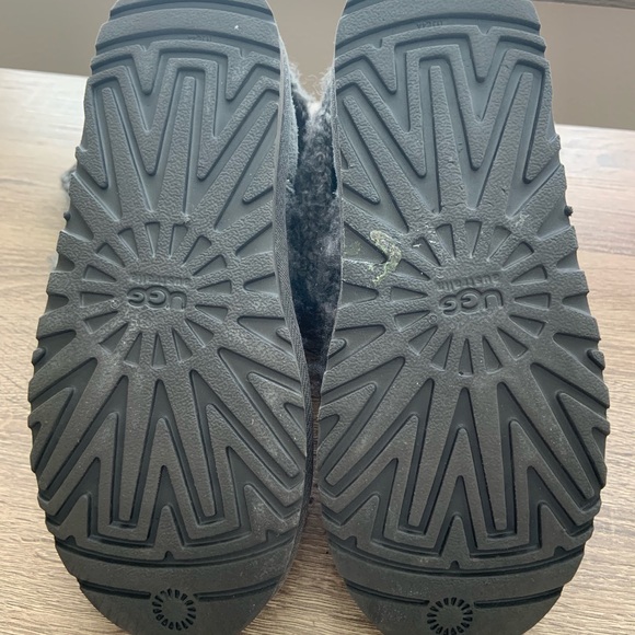 Charcoal Lattice Uggs - Picture 7 of 8